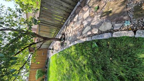 2024-Whitby-Landscaping-Garden-Wall-5-Flag-Stone