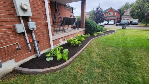 2025-Whitby-Landscaping-Garden-Wall-4-Interlocking-retaining-wall-blocks