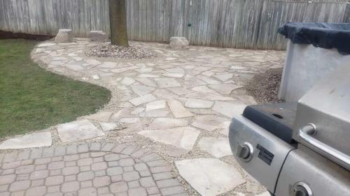 2021-Medium-sized-flagstone-patio-installed-with-gravel-and-natural-stone-accents