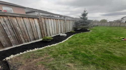 2021-Riverstone-garden-border