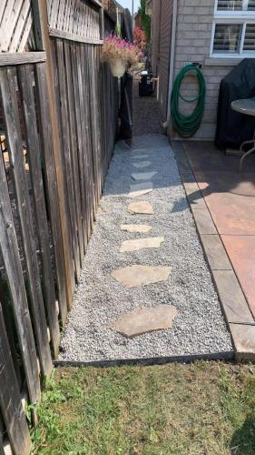2021-Side-path-extension-beside-landscaped-back-patio-using-flagstone-and-peastone-gravel