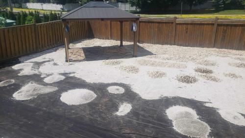 2021-i1-Backyard-lawn-removal-and-low-maintenance-peastone-installed-with-landscape-fabric-to-prevent-weed-overgrowth