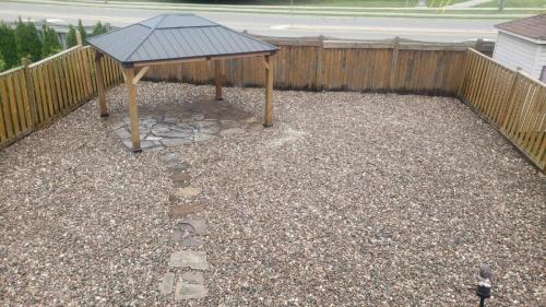 2021-i2-After-backyard-lawn-removal-and-low-maintenance-peastone-and-flagstone-path-installed