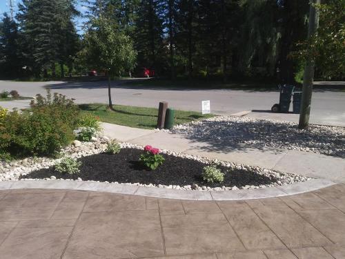 34 - Minimal Front Garden Installation