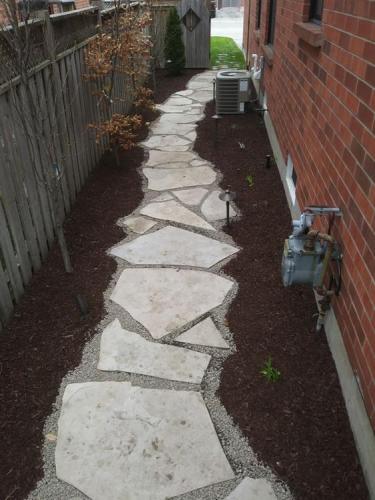 8 - Sideyard flag stone garden