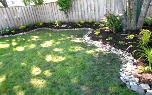 Backyard Garden Bed with River Stone Border2