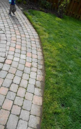 Edging along interlock