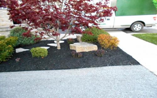 Frontyard Small Garden Bed Ideas1