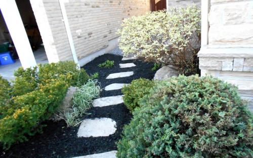 Frontyard Small Garden Bed Ideas2