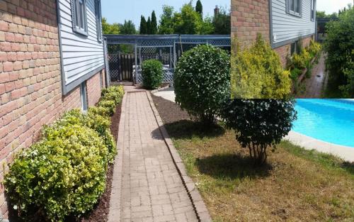Garden Bed Clean-Up Mulch Gardener