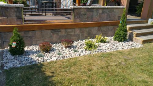 River stone Garden Bed