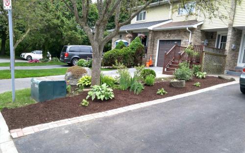 Sideyard Landscape Fabric and Mulching