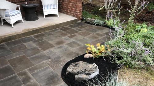 100 - Curvy Front Etrance Pickering