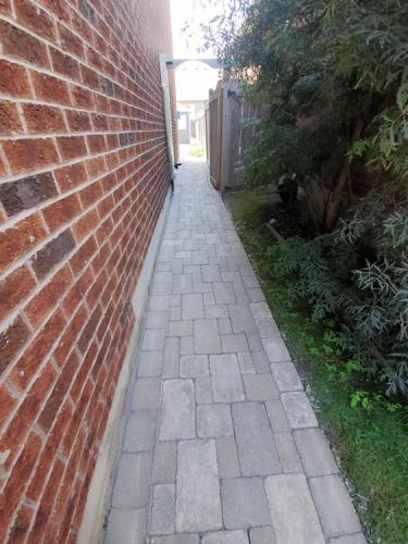 11 - Sideyard Path Pavers