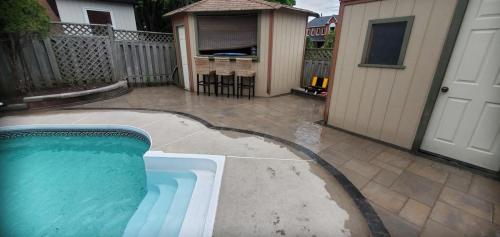 18 - Backyard Pool Unilock Beacon Hill