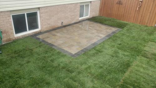 2021-Barbecue-patio-pad-in-backyard-in-Oshawa-Unilock-Brussels-Sierra-with-Midnight-charcoal-border