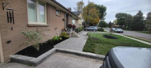 2021-Diagonal-interlock-pattern-in-front-yard-to-match-driveway-Whitby-Unilock-Holland-Stone