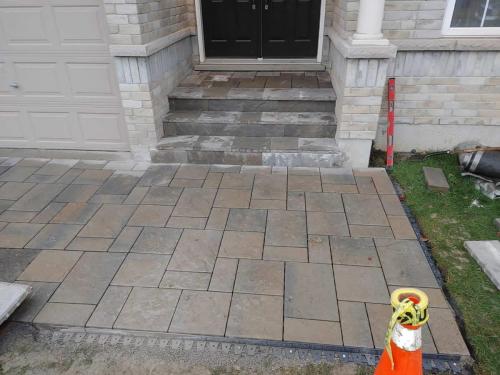 2021-Modern-interlock-landing-and-stairs-in-Whitby-Techo-Bloc-Blu-60-Champlain-Grey