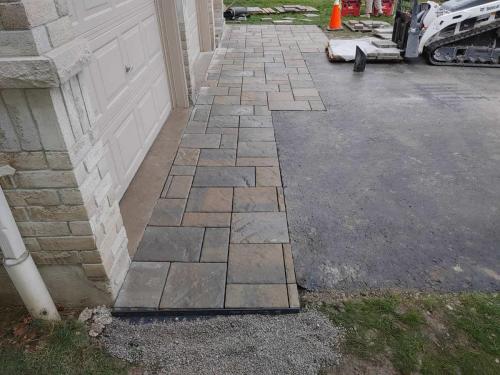 2021-Modern-interlock-path-connects-seamlessly-to-paved-driveway-in-Whitby-Techo-Bloc-Blu-60-Champlain-Grey