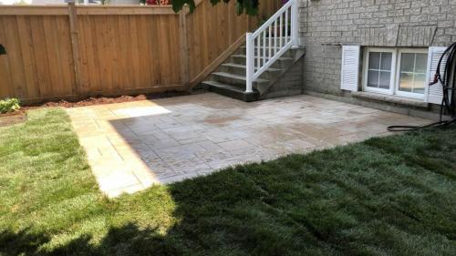 2021-Small-backyard-patio-in-Brooklin-Unilock-Beacon-Hill-Tuscany-flagstone