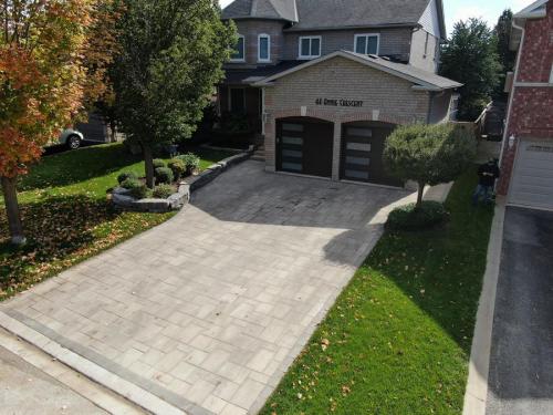 2021-c4-After-interlock-driveway-replacement-in-Ajax-Techno-Bloc-Blu-80-Chestnut-brown-with-Chocolate-brown-border