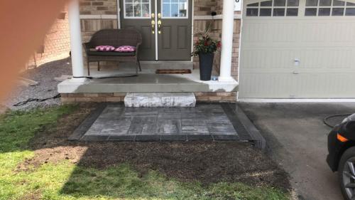 2021-e1-Small-interlock-pad-in-front-yard-in-Whitby-Unilock-Granite-Fusion-Techo-Bloc-Rocka-Step