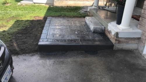 2021-e2-Small-interlock-pad-in-front-yard-in-Whitby-Unilock-Granite-Fusion-Techo-Bloc-Rocka-Step