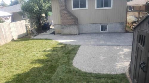 2021-k2-Sleek-backyard-patio-new-sod-and-peastone-in-Oshawa-Unilock-Beacon-Hill-Granite-Mist