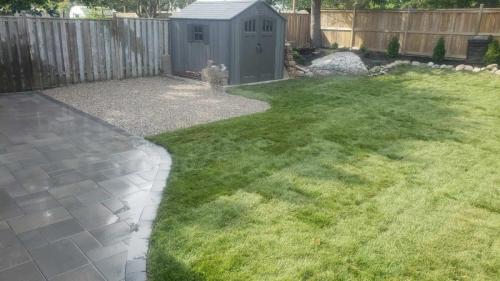 2021-k4-Finished-sleek-backyard-patio-new-sod-and-peastone-in-Oshawa-Unilock-Beacon-Hill-Granite-Mist