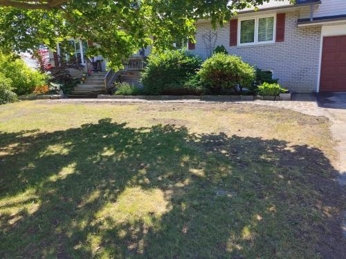 2021-z1-Replacing-old-interlock-path-at-front-of-home-in-Pickering-Unilock-Brussels-Mohagany-Ash