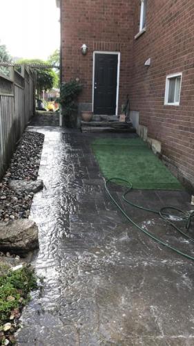 90 - Sideyard with Artificial Turf