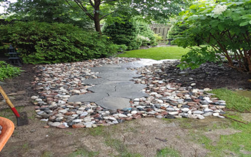 garden path with river stone 