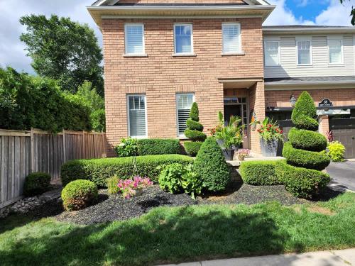 2023-Gardens-52-Whitby-Landscaping